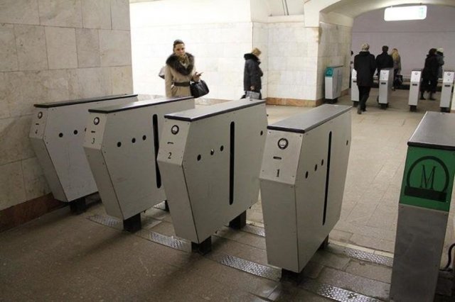 В Москве появились новые турникеты в метро