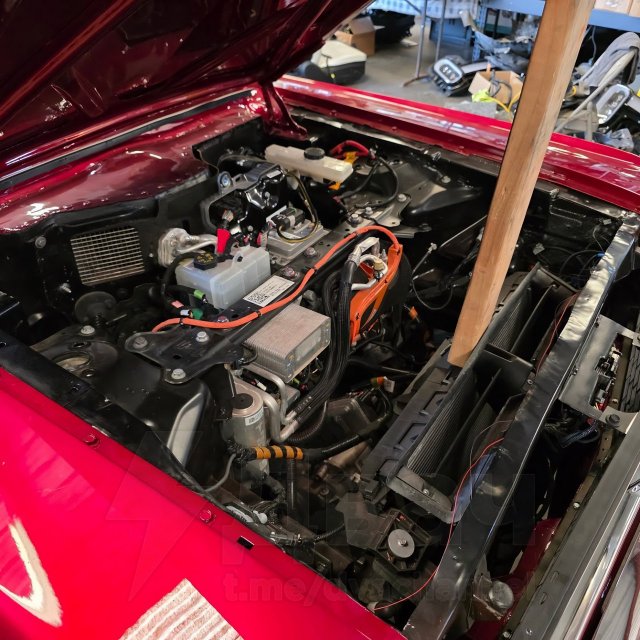 Парень превратил «Мустанг» 1966 года в Tesla