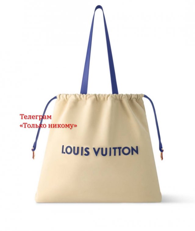 Louis Vuitton превратил пыльник в модный аксессуар за полмиллиона рублей