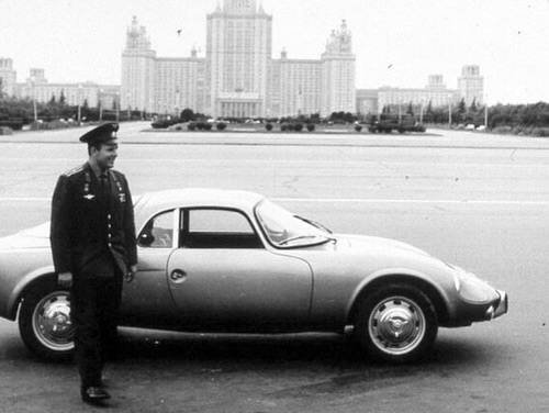 Архив дня: Юрий Гагарин и его французский спорткар Matra Djet V