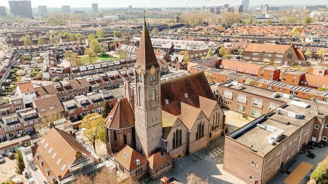 В Нидерландах заброшенную церковь превратили в качалку