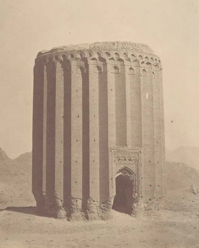 18. Башня Тогрула, Рей, Иран, 1850-е 18. Башня Тогрула, Рей, Иран, 1850-е