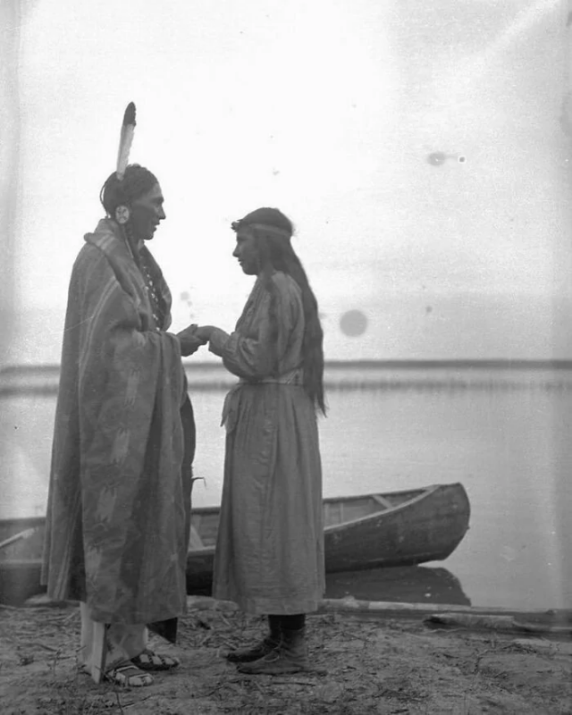 6. Пара на берегу реки Уотерхен в Саскачеване, Канада, 1931 год 6. Пара на берегу реки Уотерхен в Саскачеване, Канада, 1931 год