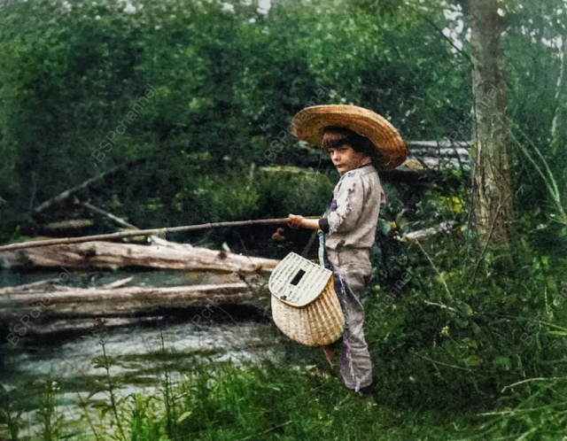 Эрнест Хемингуэй на рыбалке, 1904 год. Эрнест Хемингуэй на рыбалке, 1904 год.