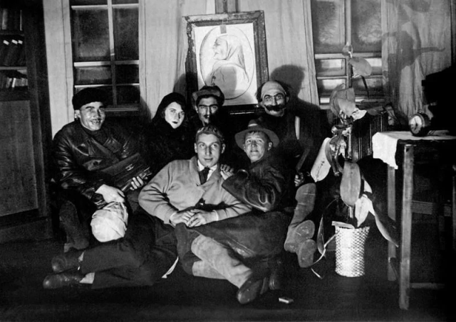 Личное собрание С. Бурасовского. Драматический коллектив полярной станции. Остров Диксона. Автор: Георгий Кулигин Личное собрание С. Бурасовского. Драматический коллектив полярной станции. Остров Диксона. Автор: Георгий Кулигин
