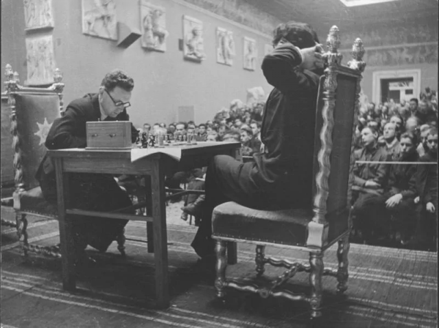 2-й московский международный шахматный турнир. Матч Михаила Ботвинника и Виктора Гоглидзе. Автор: Марк Марков-Гринберг. Москва 2-й московский международный шахматный турнир. Матч Михаила Ботвинника и Виктора Гоглидзе. Автор: Марк Марков-Гринберг. Москва