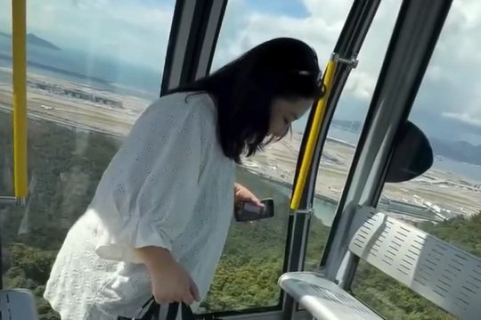 Страшно ехать в такой кабинке