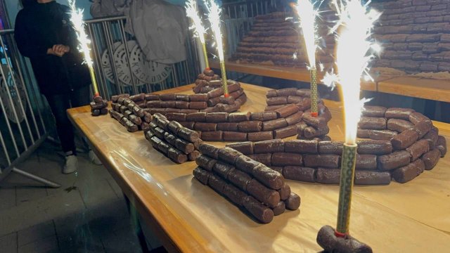 Жителям Кисловодска раздали 222 кг пирожного «Картошка» в честь Дня города