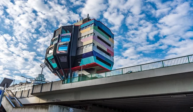 10. Bierpinsel (Бирпинзель) – здание в виде дерева, Берлин, Германия 10. Bierpinsel (Бирпинзель) – здание в виде дерева, Берлин, Германия