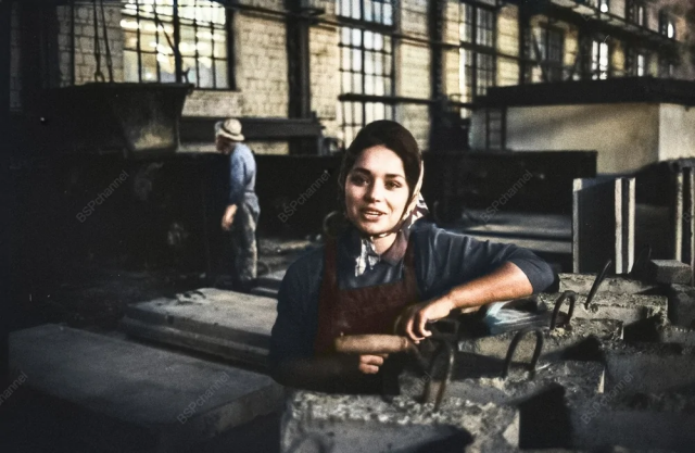Работница домостроительного комбината. Ленинград, 1961 год.