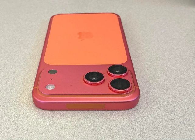 IPhone 17 Pro Max научился менять цвет IPhone 17 Pro Max научился менять цвет