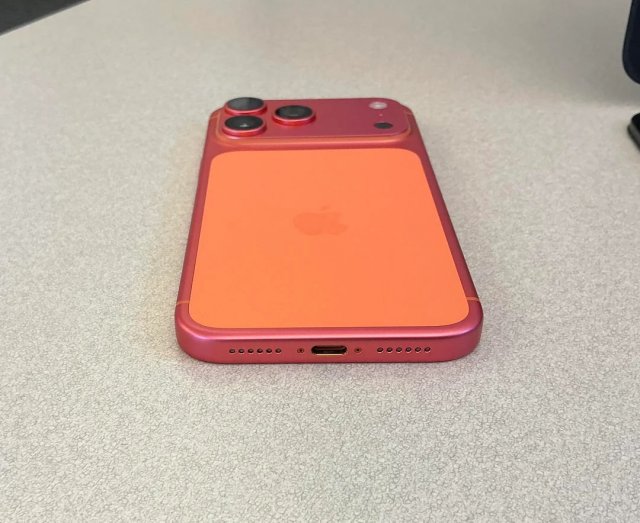 IPhone 17 Pro Max научился менять цвет IPhone 17 Pro Max научился менять цвет