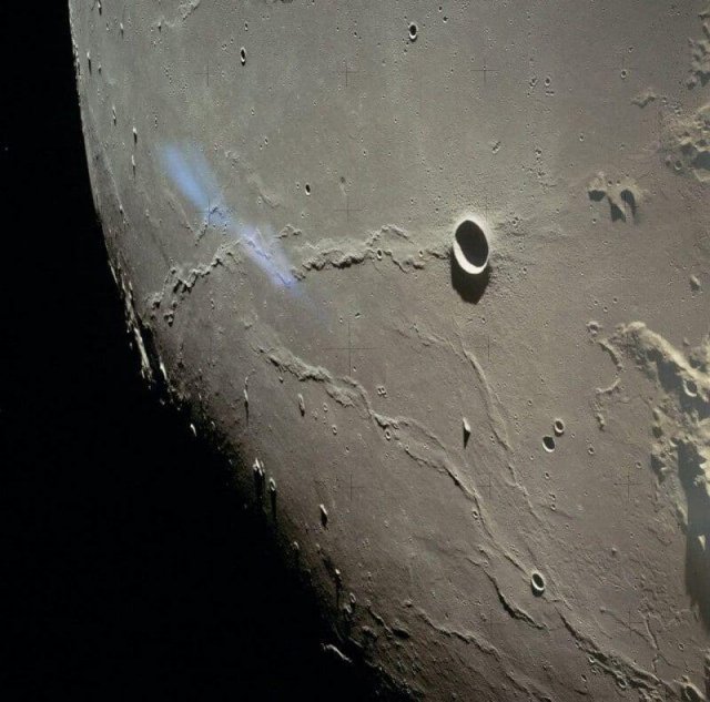 Снимок Луны, сделанный в ходе миссии Apollo 15 в 1971 году.