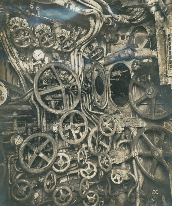 Технический отсек немецкой подводной лодки UB-110. Первая мировая война, 1918 год.