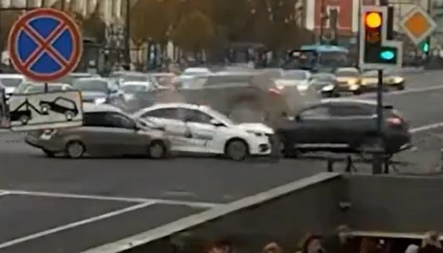 ДТП в центре Петербурга на пересечении Невского и Садовой
