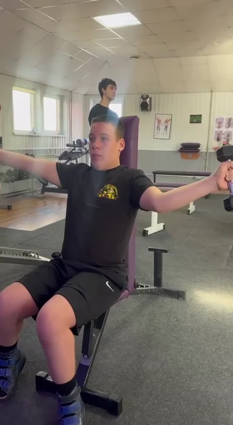 "Неловкая ситуация": в соцсетях решили поддержать парня в качалке, но есть нюанс "Неловкая ситуация": в соцсетях решили поддержать парня в качалке, но есть нюанс