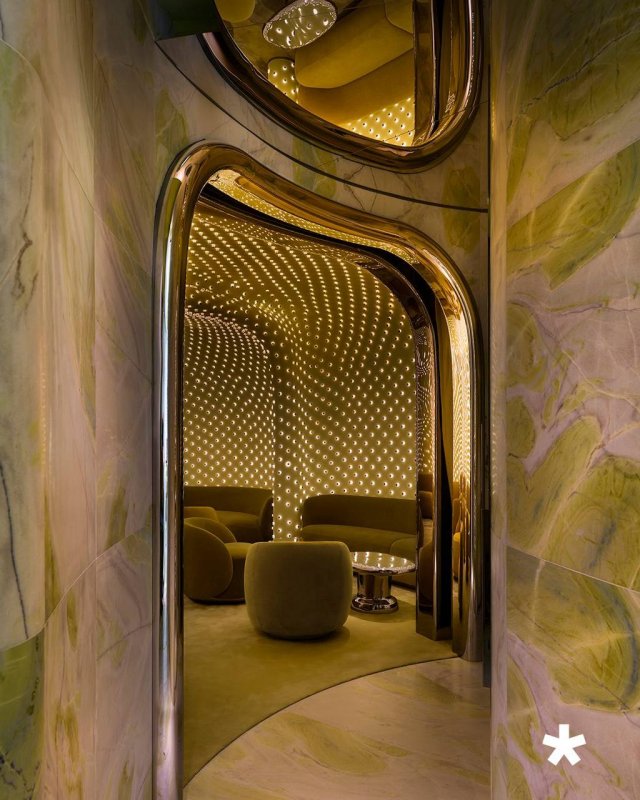 Дизайн бара по проекту Захи Хадид в Гонконге