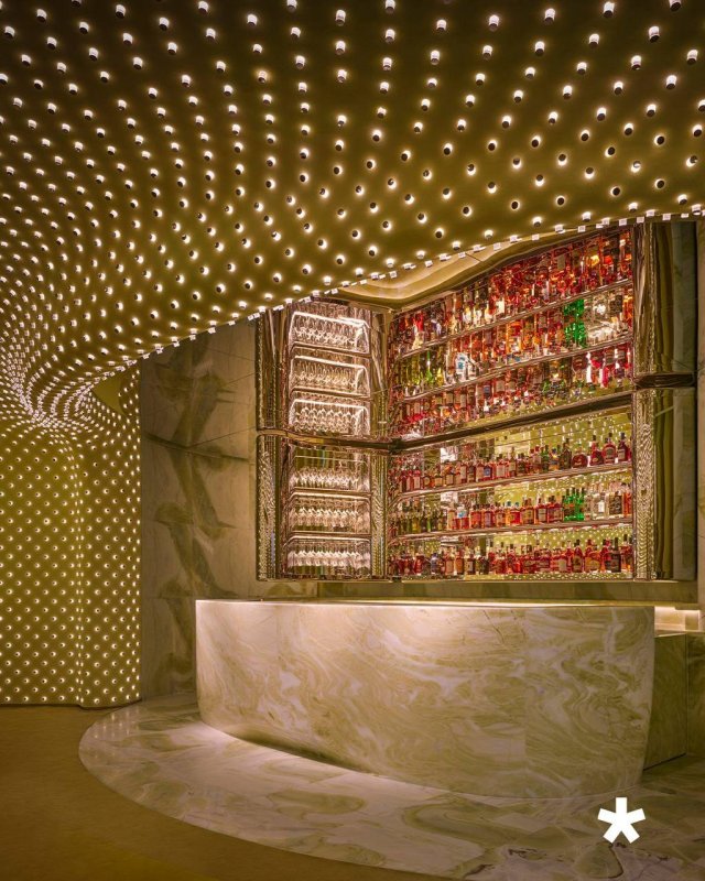 Дизайн бара по проекту Захи Хадид в Гонконге