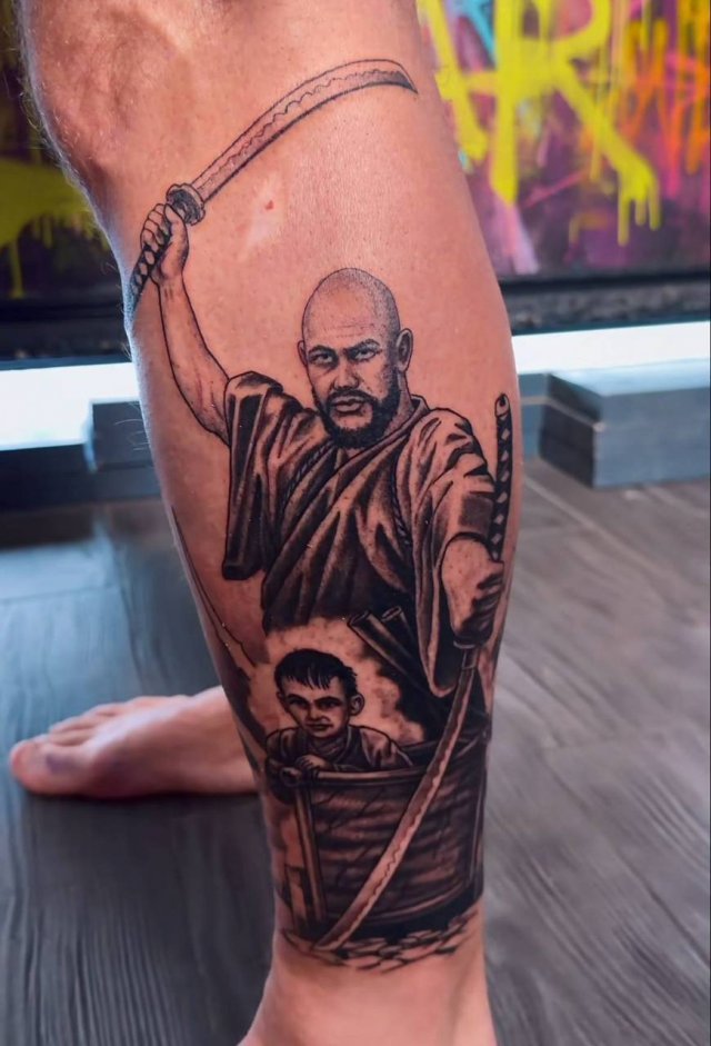 Джиган показал сыну Давиду, как делать татуировки