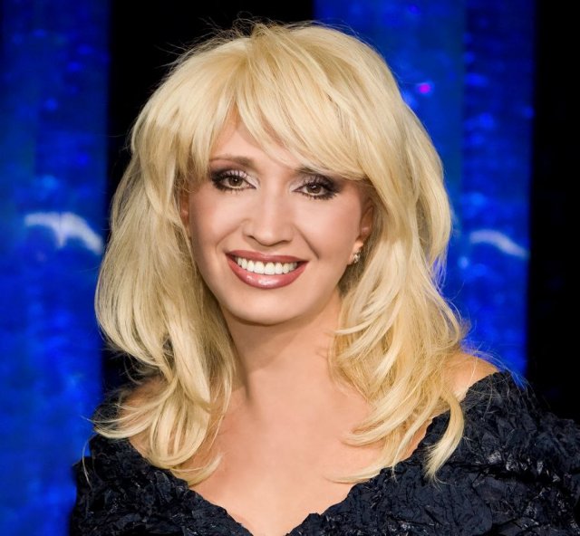 &quot;Была угонщица, а стала укротительница&quot;: наряд Ирины Аллегровой высмеяли в Сети