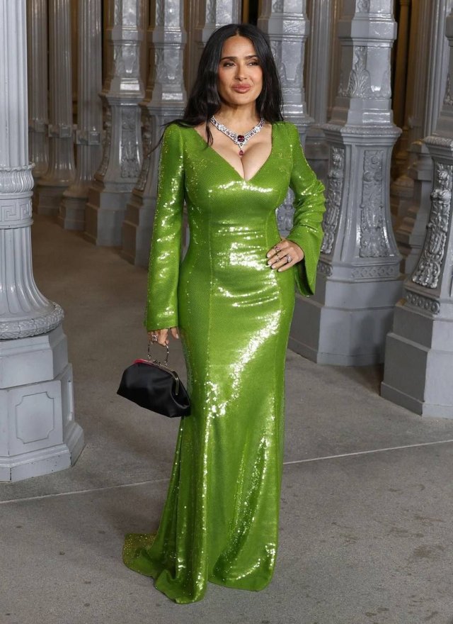 Этой женщине 59 лет - великолепная Сальма Хайек