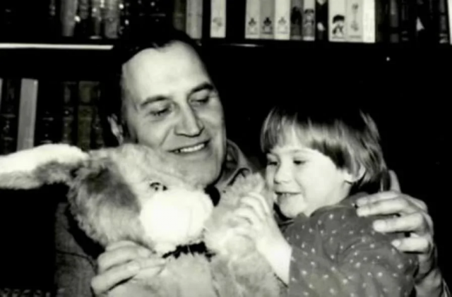 Николай Дроздов с младшей дочерью Еленой