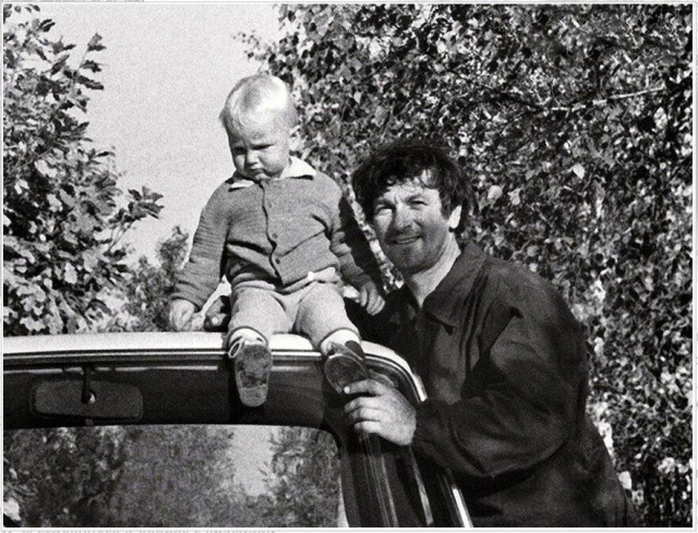 Александр Белявский с сыном Борей.
