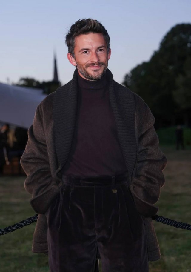 People назвал «самым сексуальным мужчиной» звезду сериала «Бриджертоны» Джонатана Бейли People назвал «самым сексуальным мужчиной» звезду сериала «Бриджертоны» Джонатана Бейли