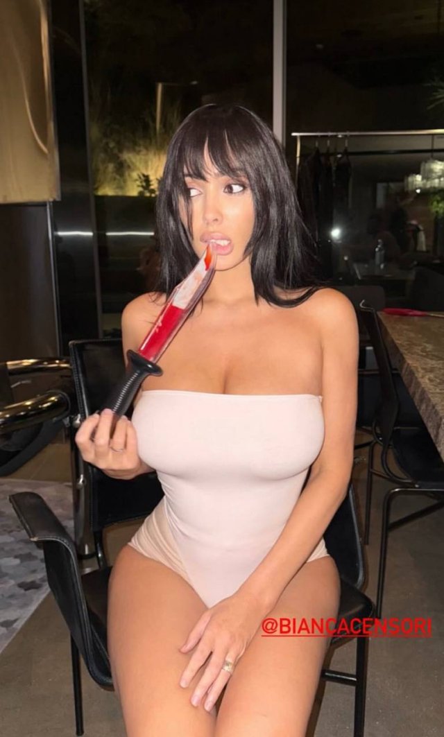 Редкие кадры: одетая Бьянка Цензори, которая приехала к родителям