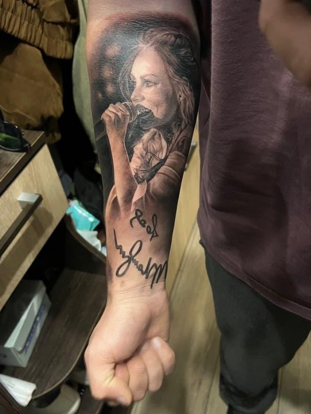 &quot;Знаешь ли ты&quot;: парень набил тату в честь певицы Максим в неожиданном месте