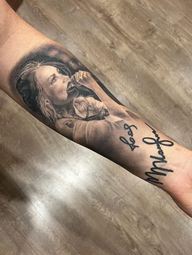 &quot;Знаешь ли ты&quot;: парень набил тату в честь певицы Максим в неожиданном месте