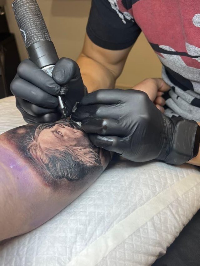 &quot;Знаешь ли ты&quot;: парень набил тату в честь певицы Максим в неожиданном месте