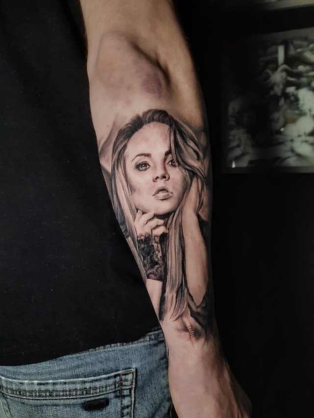 &quot;Знаешь ли ты&quot;: парень набил тату в честь певицы Максим в неожиданном месте