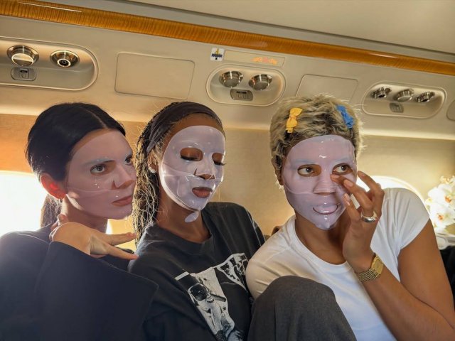 Миллиардерша Кендалл Дженнер отметила 30-летие откровенными фото