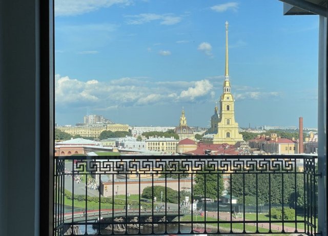 В Петербурге за 1,1 млрд продают квартиру в &quot;сталинке&quot;