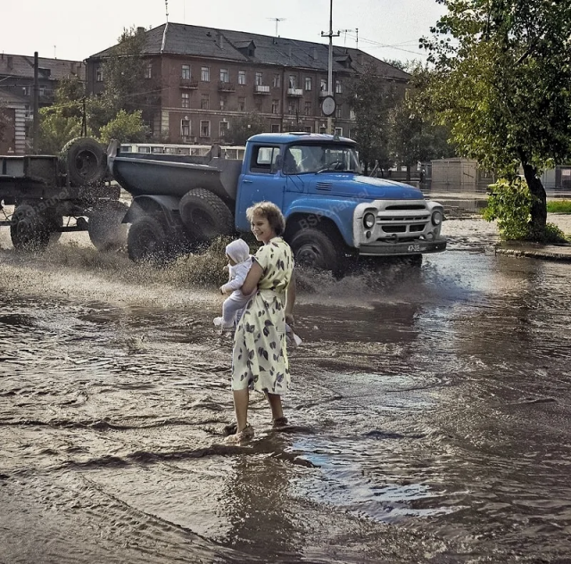 После дождя. Омск. 1973 год. После дождя. Омск. 1973 год.