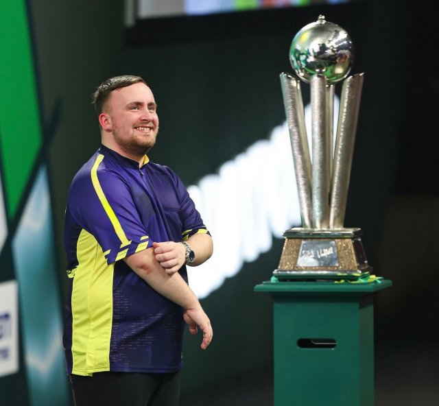 Самый сексуальный спортсмен Земли — 18-летний чемпион мира по дартсу Люк Литтлер Самый сексуальный спортсмен Земли — 18-летний чемпион мира по дартсу Люк Литтлер