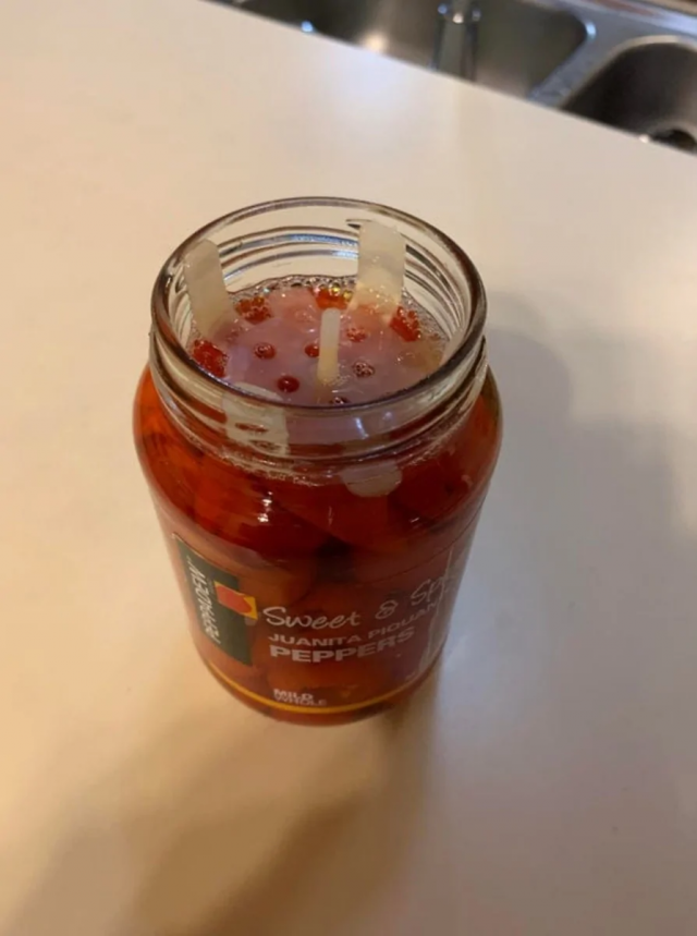 Эта штуковина позволяет консервированным овощам всегда быть в маринадной жидкости Эта штуковина позволяет консервированным овощам всегда быть в маринадной жидкости