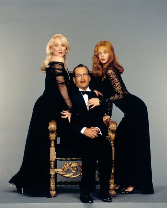 Новые фото Брюса Уиллиса, который не выходит на улицу без помощника