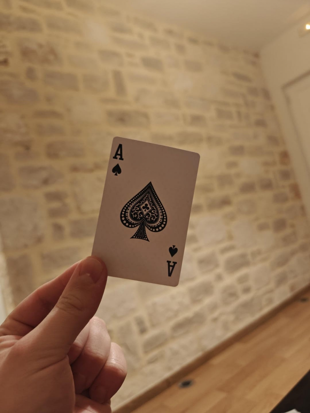 Туз пик с пасхалкой от крестей