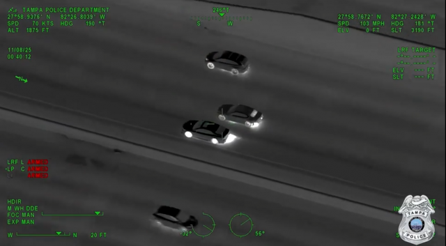 Уличный гонщик врезался в бар.