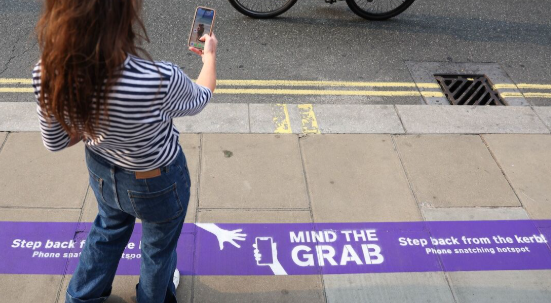 Как в Лондоне борются с грабителями телефонов?