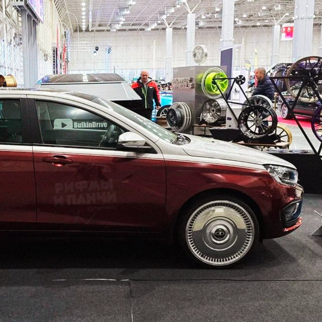 В Москве показали Lada Aura в стиле Mercedes-Maybach