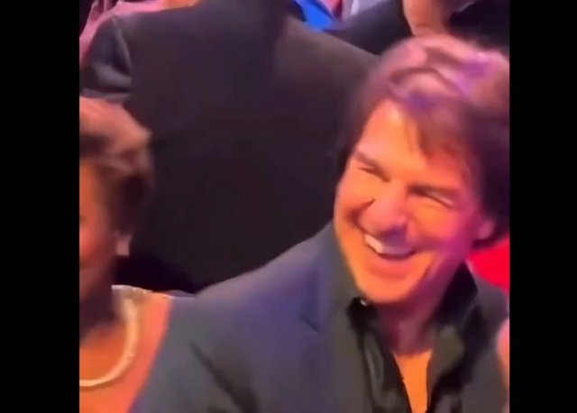 Том Круз зажигает