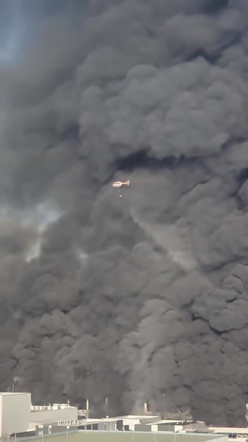 Тушение пожара в корейском логистическом центре
