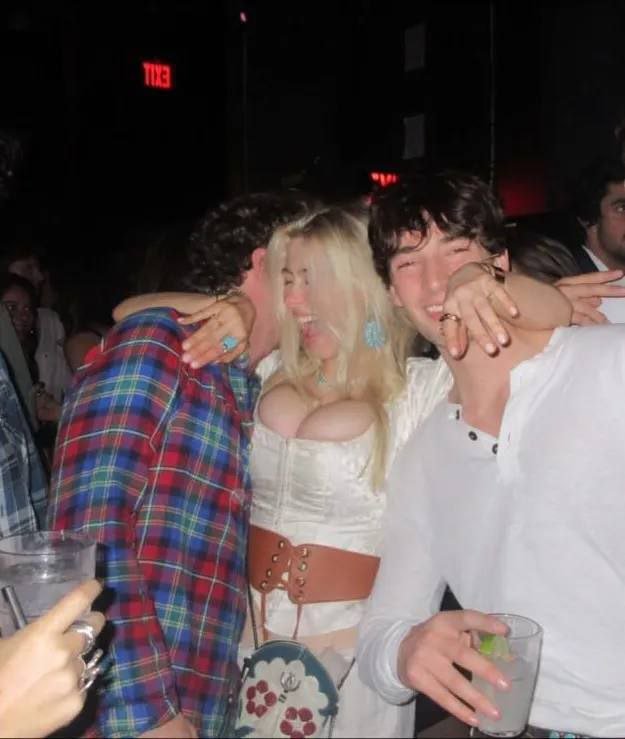 Дочь Клаудии Шиффер Клементина де Вер Драммонд отметила 21-летие