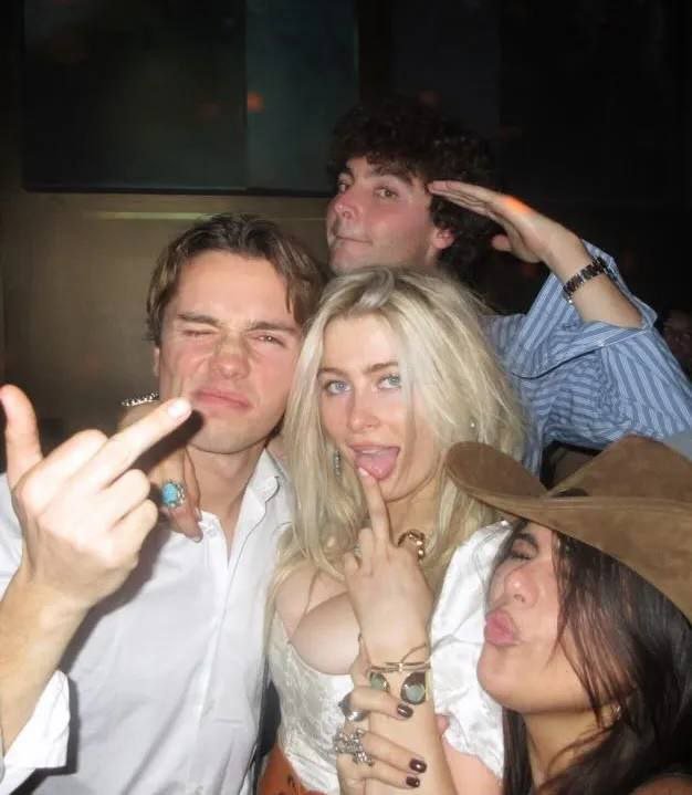 Дочь Клаудии Шиффер Клементина де Вер Драммонд отметила 21-летие