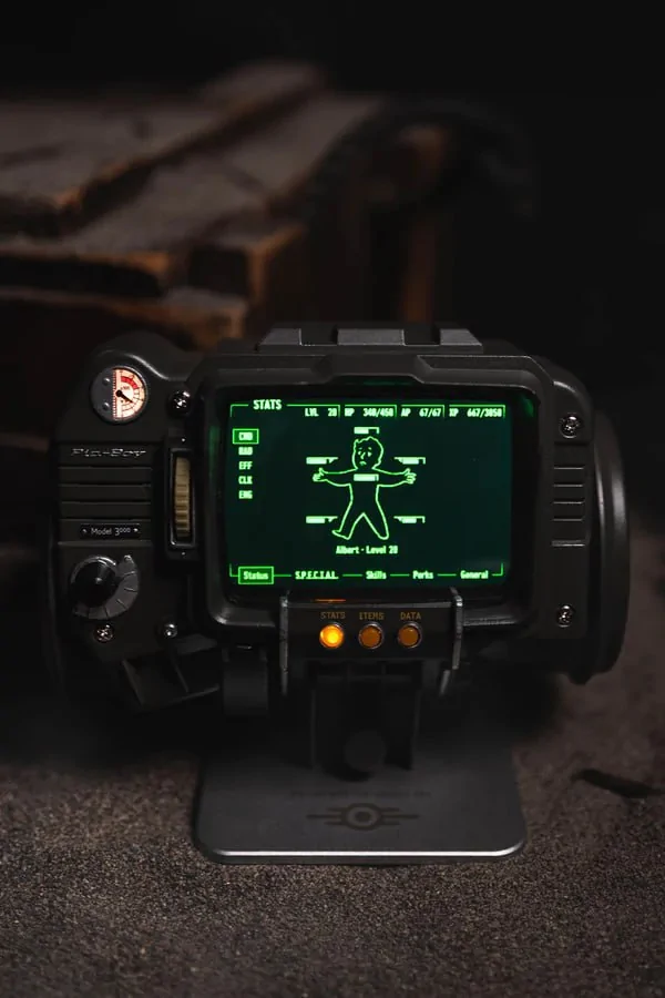 Bethesda выпустила реплику улучшенного Pip-Boy 3000 Bethesda выпустила реплику улучшенного Pip-Boy 3000