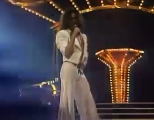 Вспомним молодость: как зажигает Валерий Леонтьев