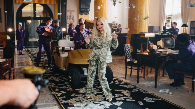 Лариса Долина перепоет Инстасамку и ее хит &quot;За деньги да&quot;